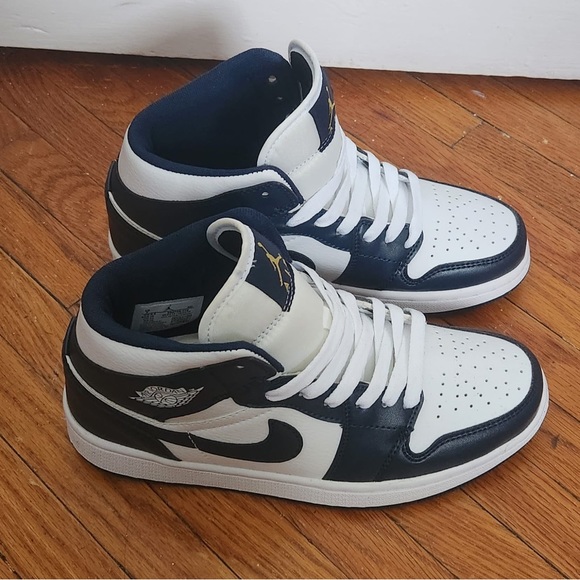 Jordan 1 White Metallic Gold - Picture 2 of 8